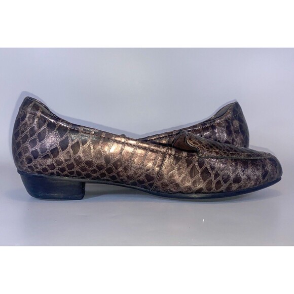 Clarks Leather Snake Embossed Loafers Size 7 Bronze Flats Comfort Classic Shoes - Picture 4 of 9